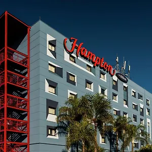 Hotel Hampton By Hilton Airport